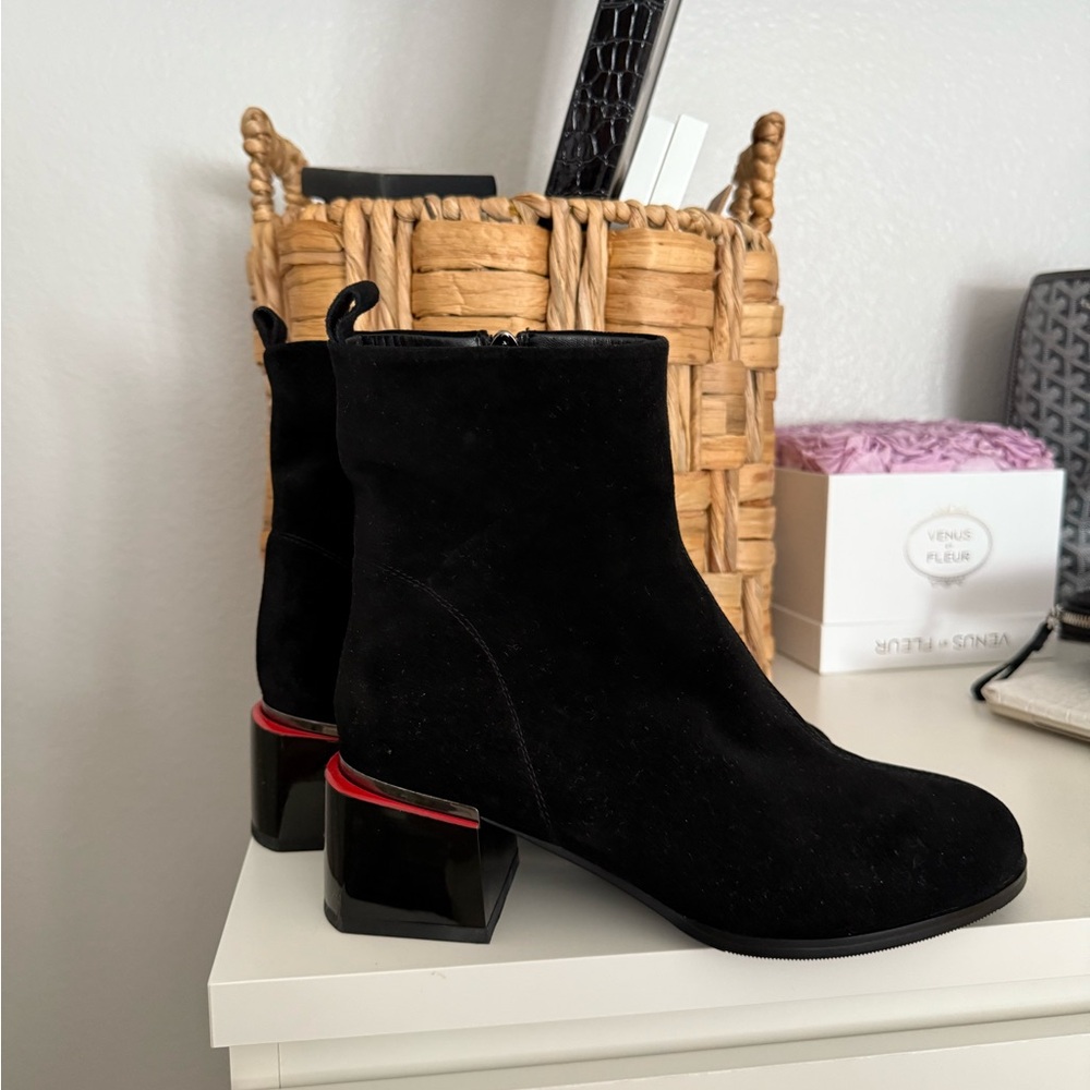 REAL SUEDE LEATHER Chic Black Ankle Boots with Red Accent
